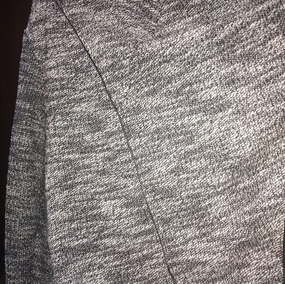 Mixed textured shawl - Picture 2 of 2